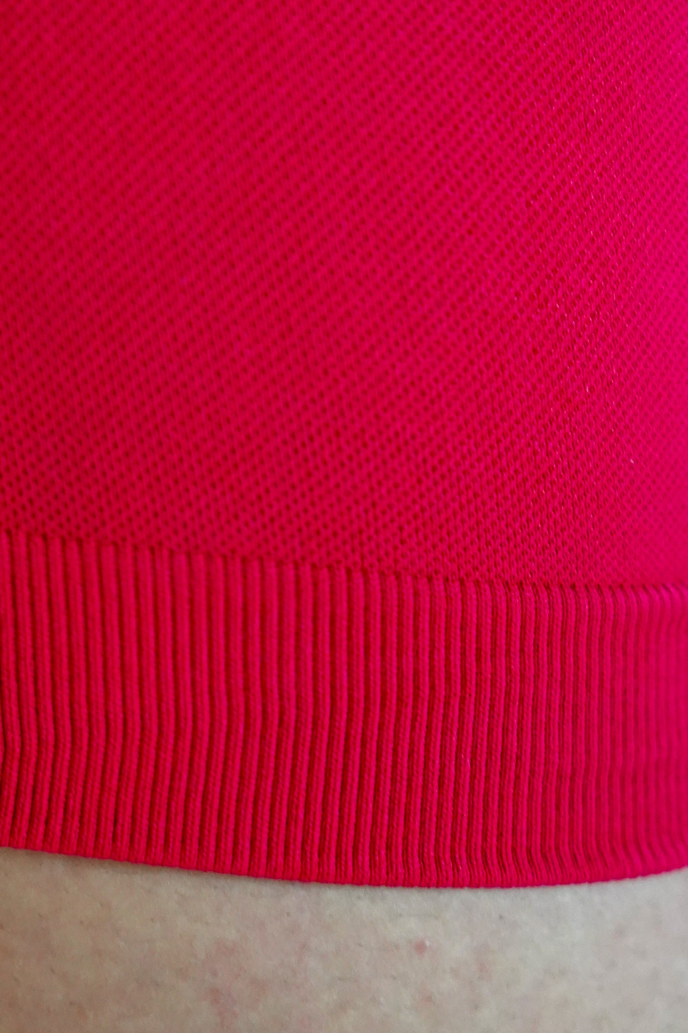 Aero V-Band Scrunch Shorts - Ruby Red