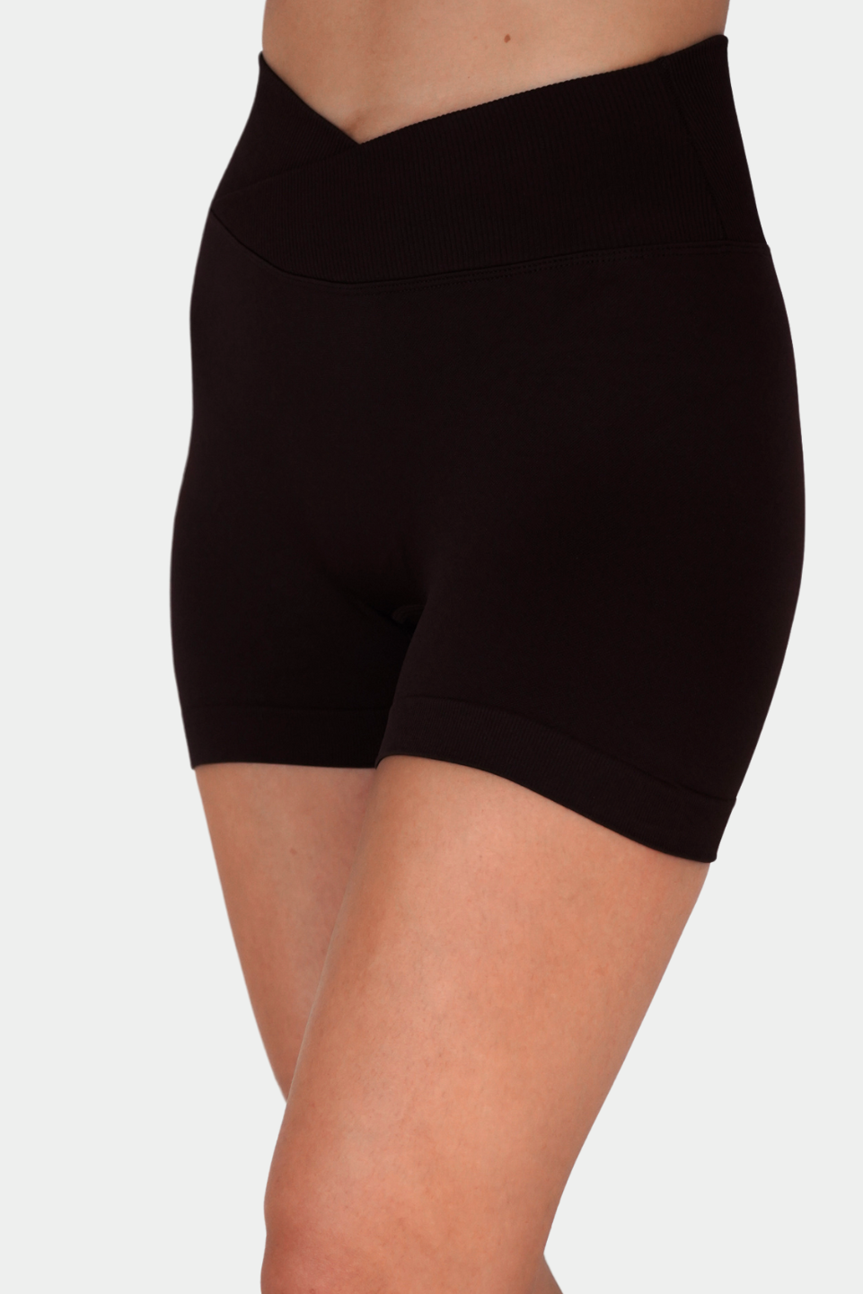 Aero V-Band Scrunch Shorts - Black