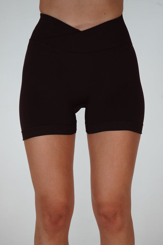 Aero V-Band Scrunch Shorts - Black